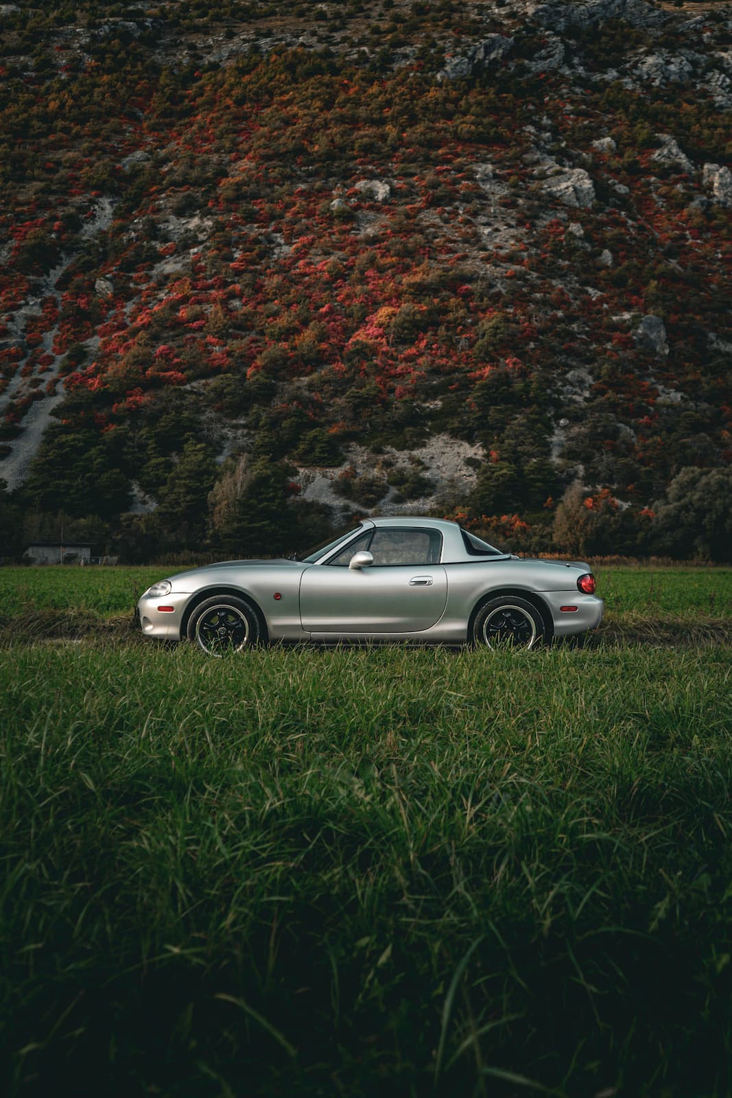 Inspecting a Mazda MX-5 NB for rust